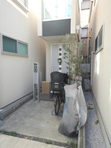 西落合１丁目中古戸建の玄関