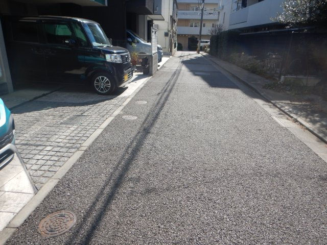 西落合１丁目中古戸建の前面道路含む現地写真