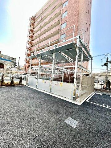 リプネスコート江坂の駐車場