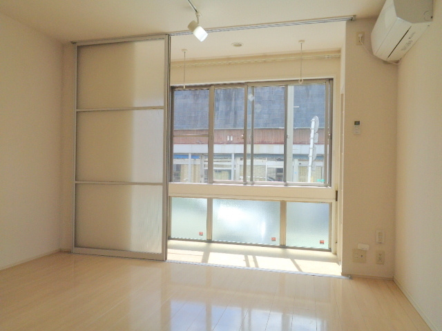 Ｃｏｍｆｏｒｔの居間・リビング