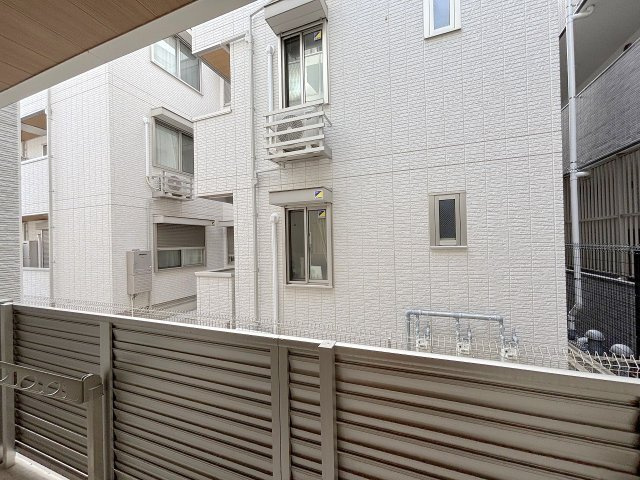 シャーメゾン新大阪Westのエントランス