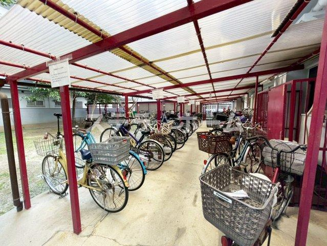 サン三国マンションの駐輪場