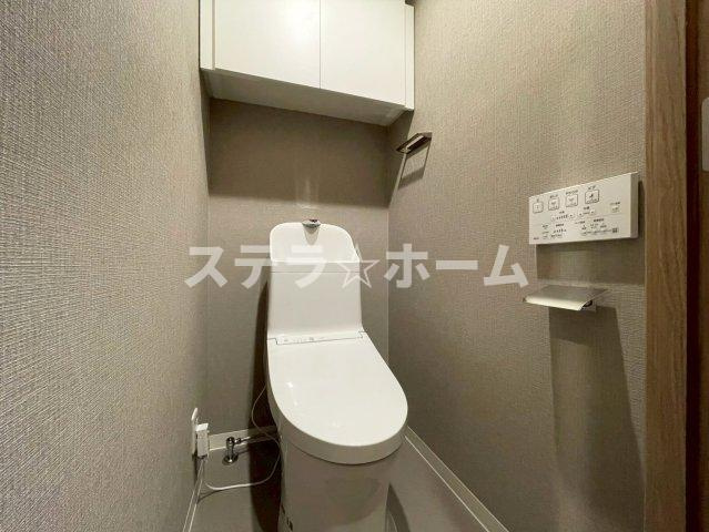 サン三国マンションのトイレ|落ち着いた色調のトイレです
