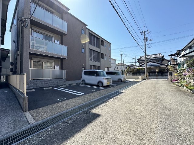 ベレオ寿の駐車場