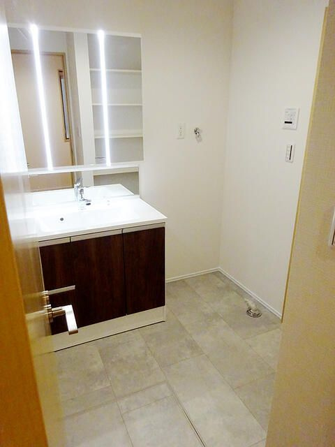 小港町３丁目貸家の洗面所