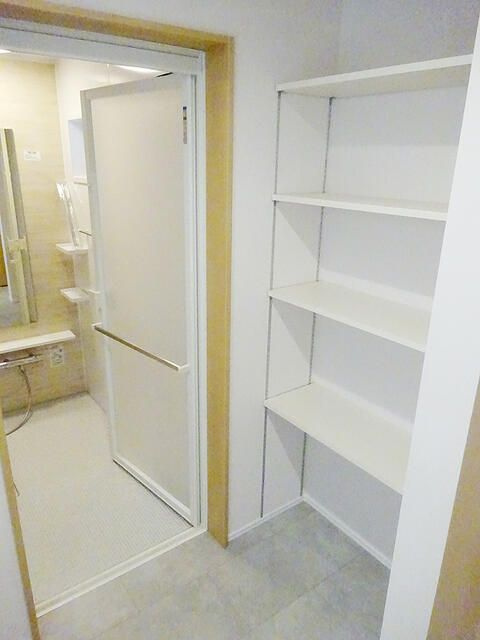 小港町３丁目貸家の収納