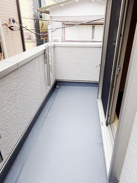 小港町３丁目貸家のバルコニー
