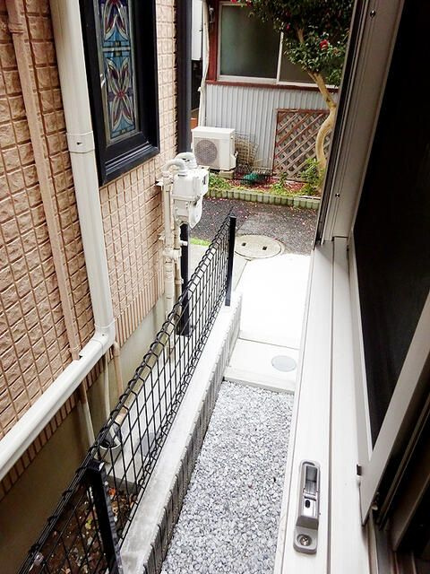 小港町３丁目貸家のバルコニー