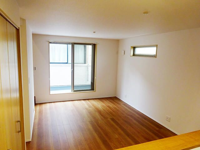 小港町３丁目貸家の居間・リビング