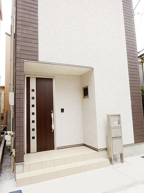 小港町３丁目貸家のエントランス