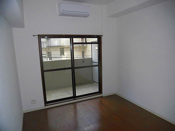 リーガル神戸元町の洋室