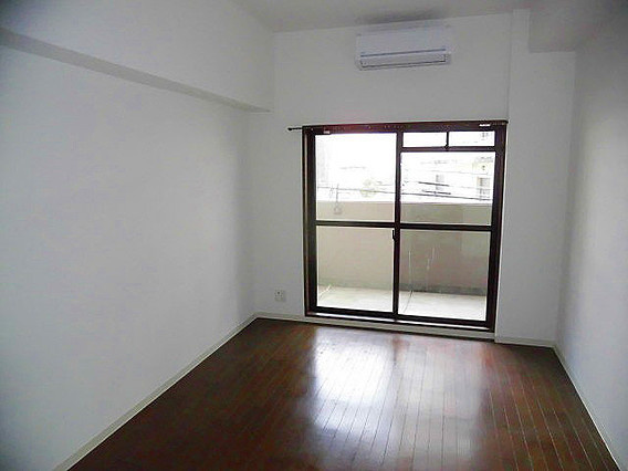 リーガル神戸元町の洋室