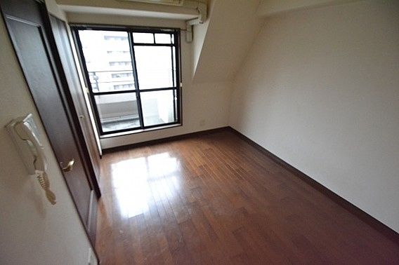 リーガル神戸元町の洋室