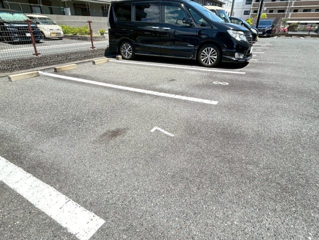 ラルクアンシェルの駐車場