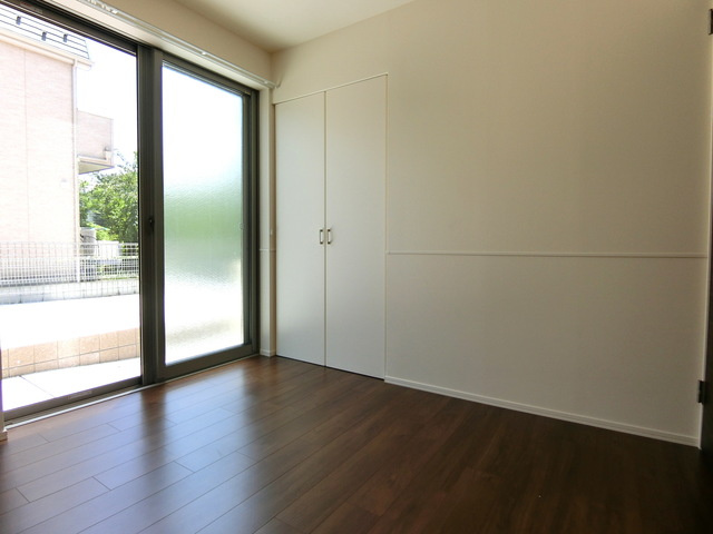 メゾン・ドール・エ・ベールの居間・リビング|フローリング