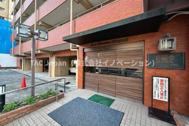 ライオンズマンション護国寺|落ち着いた上質感あふれるエントランスが、家族の帰宅を温かく包み込みます。毎日の生活に安心感と特別な安らぎをもたらし、住まう方の心にゆとりと豊かさをもたらします。