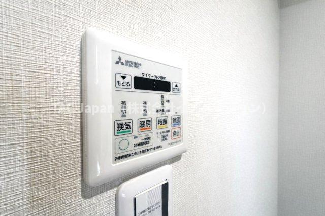 ライオンズマンション護国寺の冷暖房・空調設備|雨の日や花粉の季節も、浴室が頼れる乾燥スペースに早変わり。さらに暖房機能付きで、冬場のヒートショック対策にも配慮。清潔さと快適さを両立する、うれしい設備です。