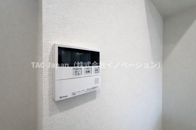 ライオンズマンション護国寺の発電・温水設備|ワンタッチ操作でお湯張りや追い焚きができるオートバスは、忙しい日々の中でも快適なバスタイムをサポート。湯温の調整や保温も自動で行えるため、いつでもちょうどいい温かさのお風呂が待っています。
