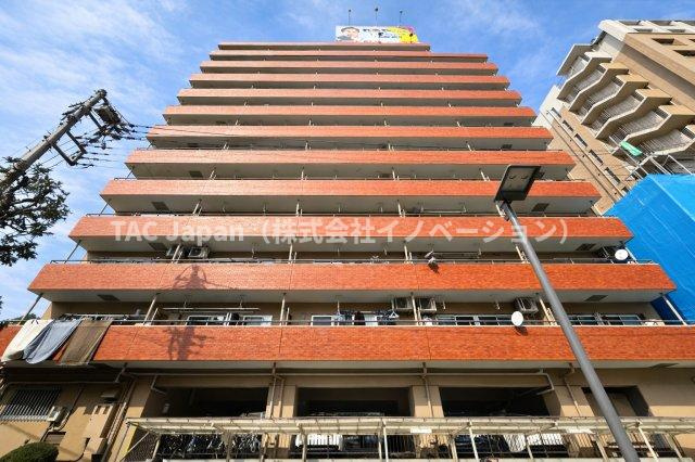 ライオンズマンション護国寺の外観|控えめながらも洗練されたフォルムが、街並みに自然と溶け込みます。ほどよい高さと落ち着きのある佇まいが、住まう人に安心感と静かな誇りをもたらします。