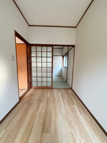 藤岡貸家の洋室