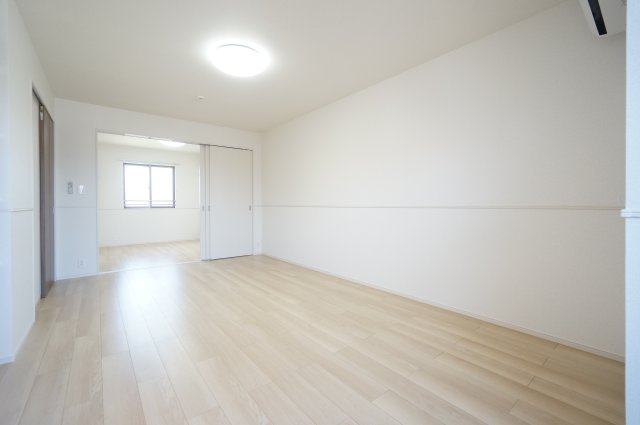 サンヒルズの居間・リビング|オンライン対能応可！