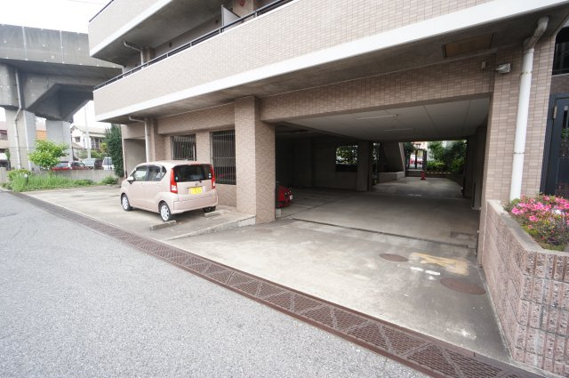 エヴァーグリーン青葉の森の駐車場|ご見学・ご契約時の送迎可能！