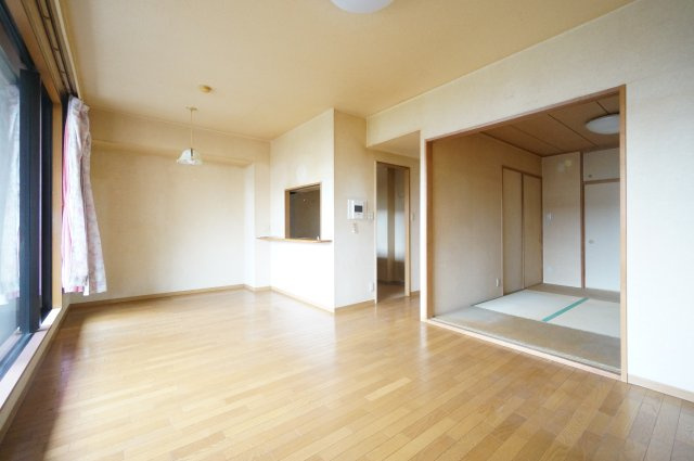 エヴァーグリーン青葉の森の居間・リビング|当日の見学大歓迎！