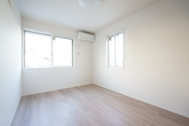 シャイングレイスの洋室|詳細、ご不明点等、お気軽にご連絡ください！
※すべて同タイプのお写真です