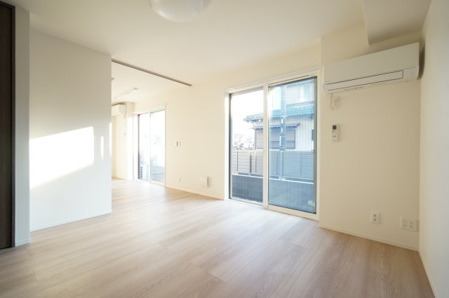 シャイングレイスの居間・リビング|物件、駅でお待ち合わせでのご案内歓迎！