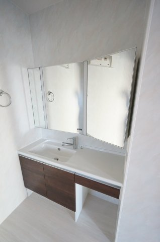 シャイングレイスの洗面所|オンライン対能応可！