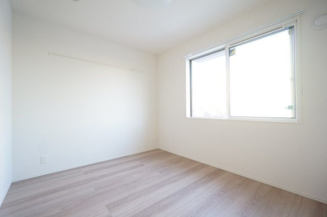 シャイングレイスの洋室|詳細、ご不明点等、お気軽にご連絡ください！