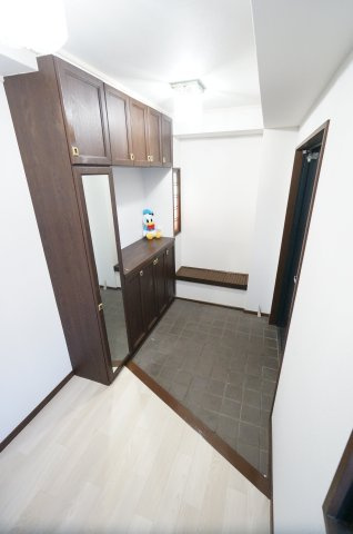 ちとせビルの玄関|ご見学・ご契約時の送迎可能！