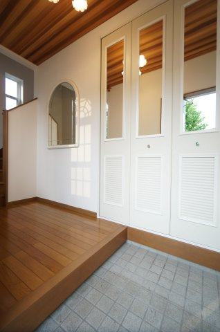 こてはし台戸建の玄関|当日の見学大歓迎！