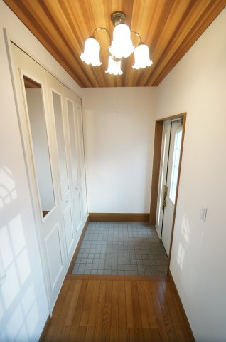 こてはし台戸建の玄関|ご見学・ご契約時の送迎可能！