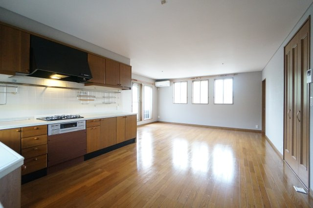 こてはし台戸建の居間・リビング|お電話でのご予約がスムーズです！