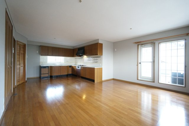 こてはし台戸建の居間・リビング|当日の見学大歓迎！