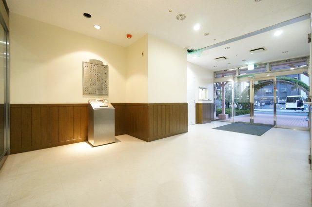 オーシャンビュー壱番館のエントランス|ご見学・ご契約時の送迎可能！