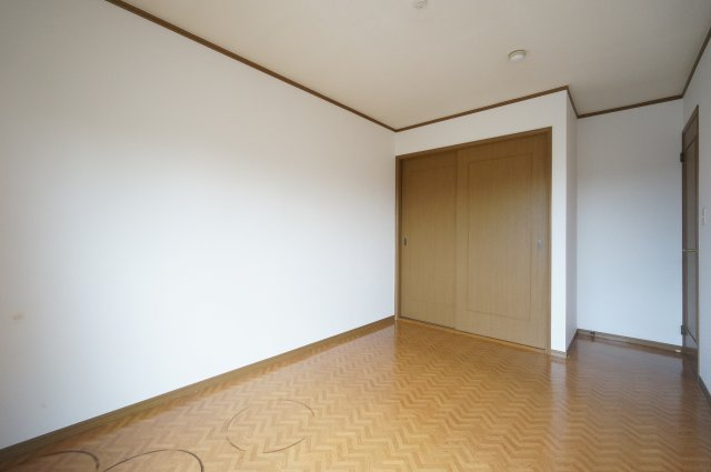 リバーストーンの洋室|諸条件、交渉などお任せ下さい！