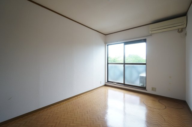 リバーストーンの洋室|お部屋探しは花まる商店にお任せ下さい！