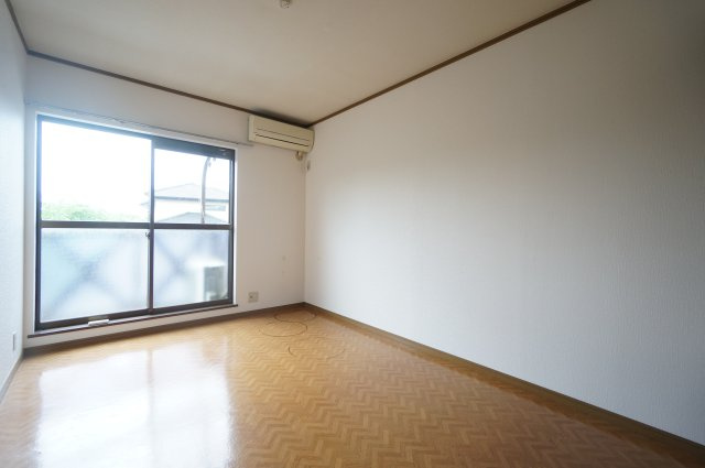 リバーストーンの洋室|詳細、ご不明点等、お気軽にご連絡ください！