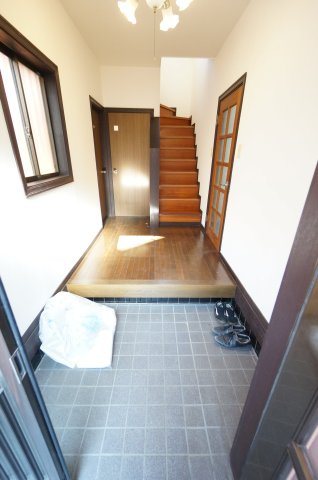 千葉市中央区松ヶ丘町貸家(JTI)の玄関|当日の見学大歓迎！