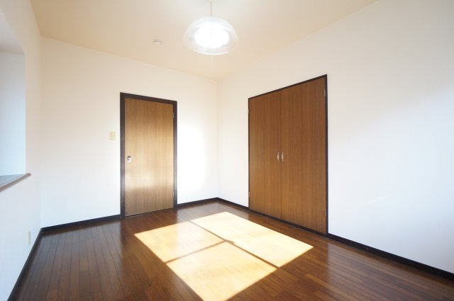 千葉市中央区松ヶ丘町貸家(JTI)の洋室|水曜日、営業時間外もご相談ください！