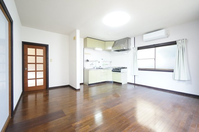 千葉市中央区松ヶ丘町貸家(JTI)の居間・リビング|オンライン対能応可！