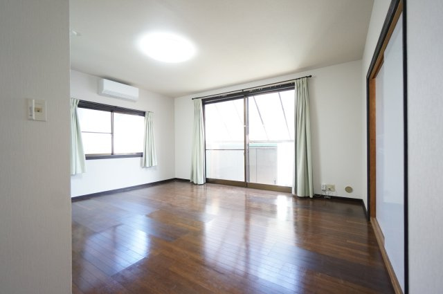 千葉市中央区松ヶ丘町貸家(JTI)の居間・リビング|当日の見学大歓迎！