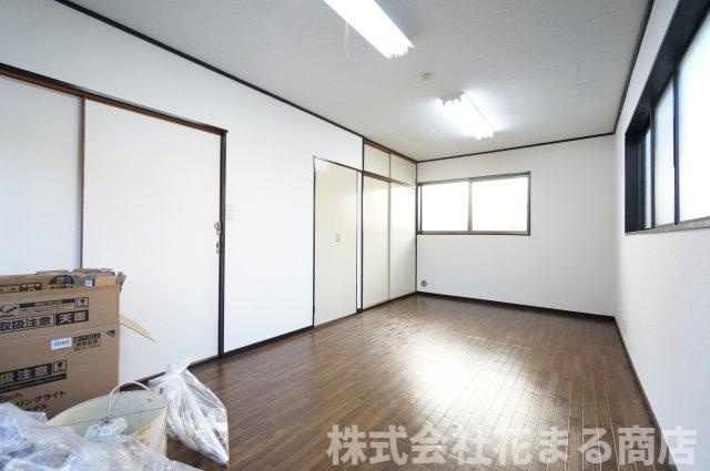 道場南戸建の居間・リビング|物件、駅でお待ち合わせでのご案内歓迎！