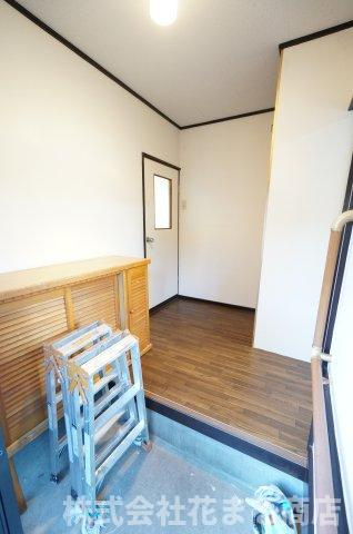 道場南戸建の玄関|物件、駅でお待ち合わせでのご案内歓迎！