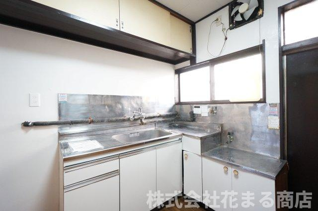 道場南戸建のキッチン|物件、駅でお待ち合わせでのご案内歓迎！