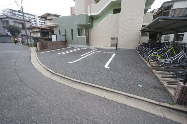 プレシャスの駐車場|お電話でのご予約がスムーズです！