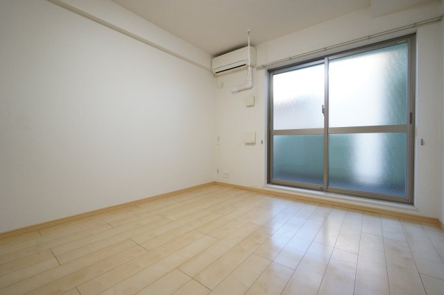 プレシャスの洋室|詳細、ご不明点等、お気軽にご連絡ください！
※すべて反転タイプのお写真です