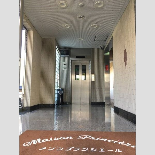 メゾンプランシェールのエントランス